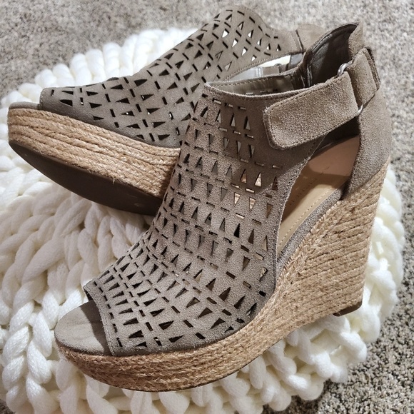 Marc Fisher Wedge Sandal - Picture 1 of 3
